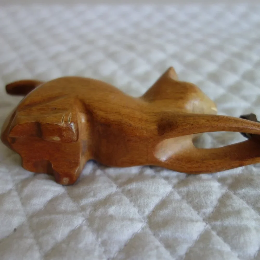 Vtg Hand Carved Wood Folk Art Crouching Cat
